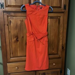 Absolutely adorable sheath dress in excellent condition!